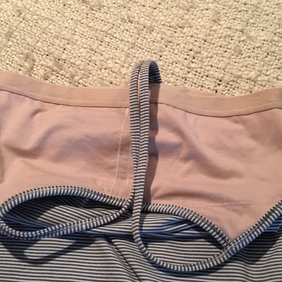 Lululemon yoga/workout top - Picture 4 of 4
